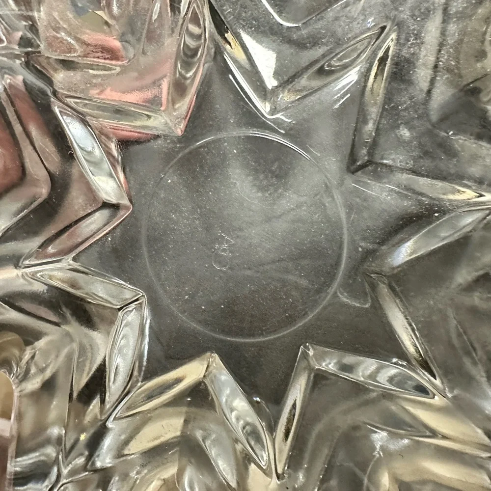 Elegant Star-Shaped Glass Bowl - Picture 2 of 2
